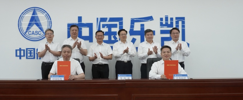 中國(guó)樂(lè)凱與宿遷市簽訂合作協(xié)議 侯景濱、李東會(huì)見(jiàn)宿遷市委書記陳忠偉并共同見(jiàn)證簽約