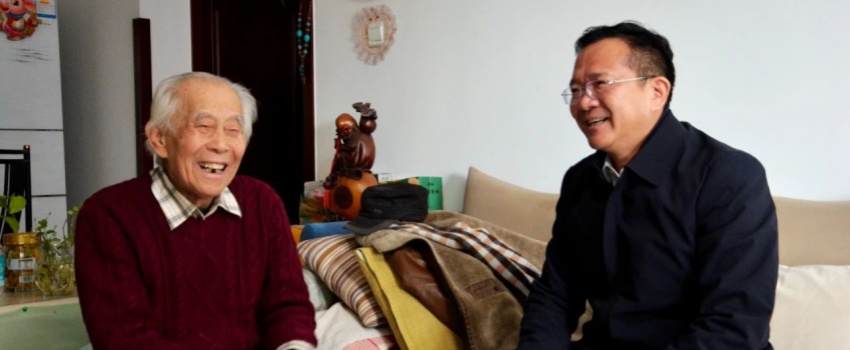 中國樂凱黨委領(lǐng)導(dǎo)看望慰問樂凱老領(lǐng)導(dǎo)、老專家、老干部、老黨員及生活困難職工